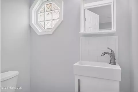 Bath - 933 Montauk Dr, Forked River, NJ 08731 photo 3 of 6