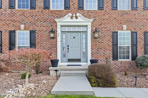 11 Nicholas Ct, Cream Ridge, NJ 08514