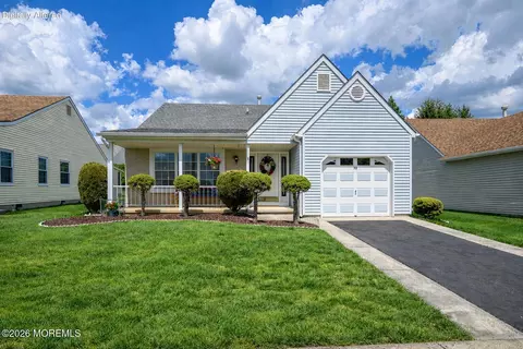 13 Kendal Dr, Toms River, NJ 08757