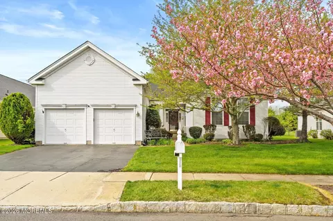 54 Bunker Hill Dr, Allentown, NJ 08501