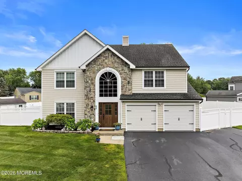 86 Colonial Dr, Tinton Falls, NJ 07712