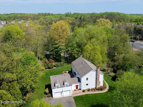 4 Takolusa Dr, Holmdel, NJ 07733