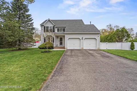 981 Feathertree Dr, Toms River, NJ 08753