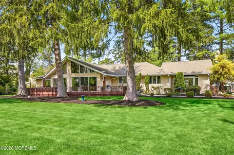 65 Alexander Dr, Red Bank, NJ 07701