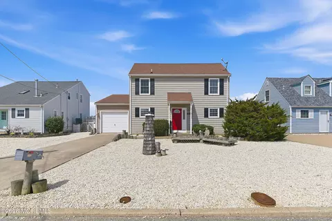 390 Bayview Ave, Bayville, NJ 08721