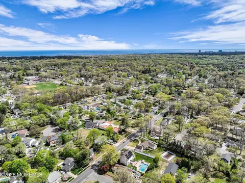 29 Barbara Ln, Oakhurst, NJ 07755