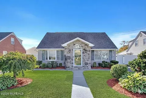 270 Alberta Dr, Saddle Brook, NJ 07663