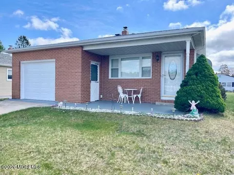 11 Monaco Ct, Toms River, NJ 08757