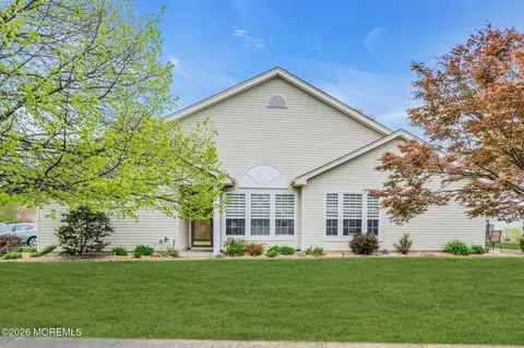 64 Symphony Ave, Bayville, NJ 08721