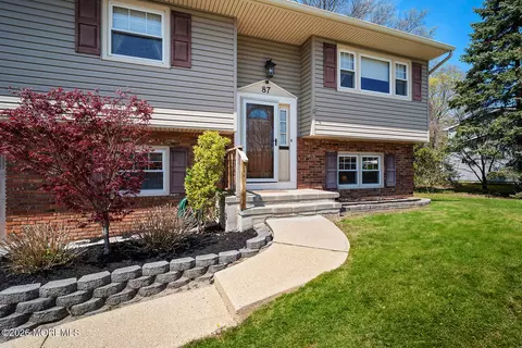 87 Newbury Rd, Howell, NJ 07731