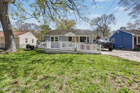 33 Mill Creek Rd, Bayville, NJ 08721