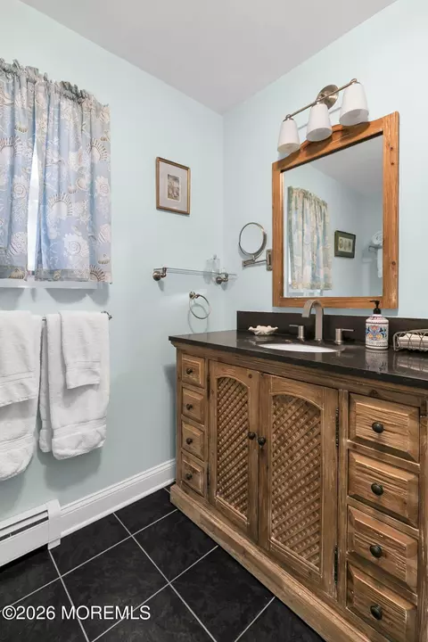 Bath - 39 Allen St, Rumson, NJ 07760 photo 2 of 3