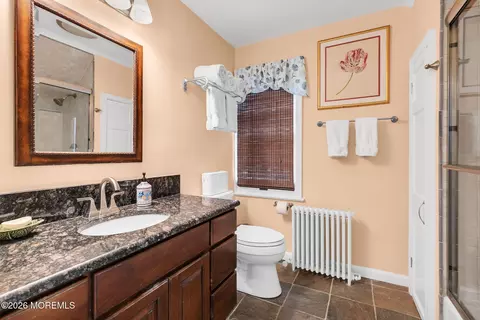 Bath - 39 Allen St, Rumson, NJ 07760 photo 3 of 3