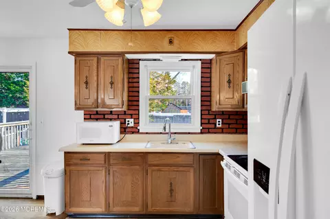 Kitchen - 865 Pershing Ave, Brick, NJ 08723 photo 5 of 6