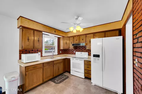 Kitchen - 865 Pershing Ave, Brick, NJ 08723 photo 4 of 6