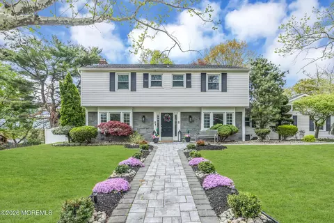 7 Stratford Dr, Old Bridge, NJ 08857