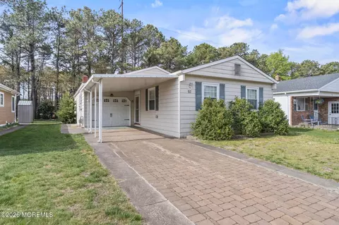 93 Guadalajara Dr, Toms River, NJ 08757