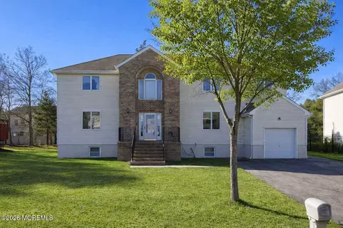 12 Shemen St, Lakewood, NJ 08701