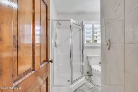 Bath - 7 Glenwood Dr, Bayville, NJ 08721 photo 6 of 8