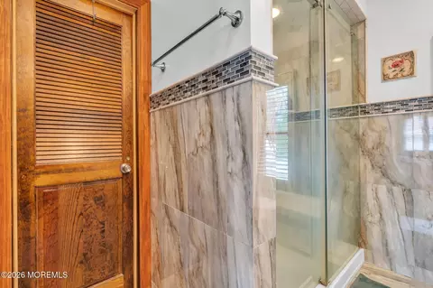 Bath - 7 Glenwood Dr, Bayville, NJ 08721 photo 1 of 8