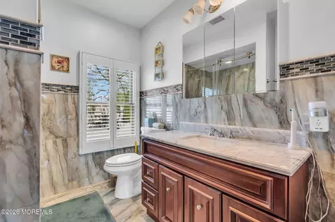 Bath - 7 Glenwood Dr, Bayville, NJ 08721 photo 3 of 8