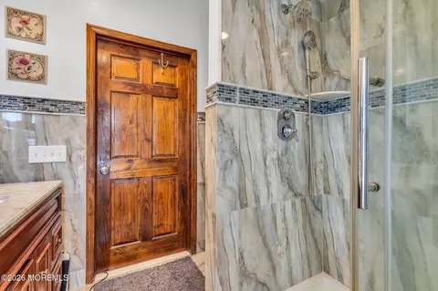 Bath - 7 Glenwood Dr, Bayville, NJ 08721 photo 2 of 8