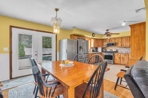 Dining - 7 Glenwood Dr, Bayville, NJ 08721 photo 4 of 5