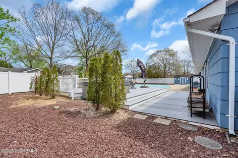 Exterior - 7 Glenwood Dr, Bayville, NJ 08721 photo 4 of 16