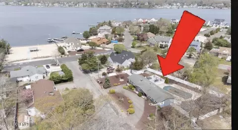 7 Glenwood Dr, Bayville, NJ 08721