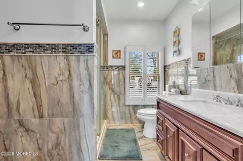 Bath - 7 Glenwood Dr, Bayville, NJ 08721 photo 4 of 8