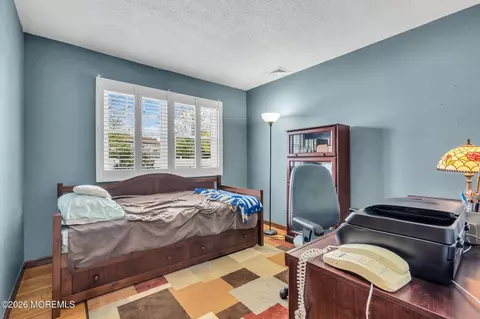 Bedroom - 7 Glenwood Dr, Bayville, NJ 08721 photo 3 of 6