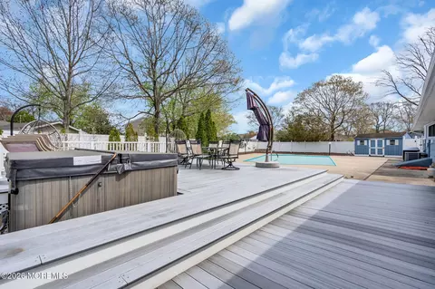 Exterior - 7 Glenwood Dr, Bayville, NJ 08721 photo 6 of 16