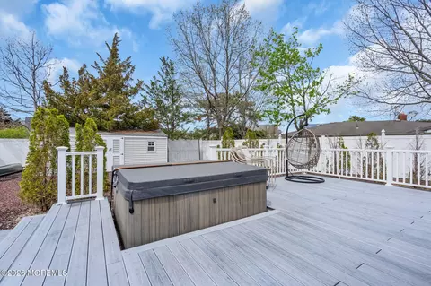 Exterior - 7 Glenwood Dr, Bayville, NJ 08721 photo 7 of 16