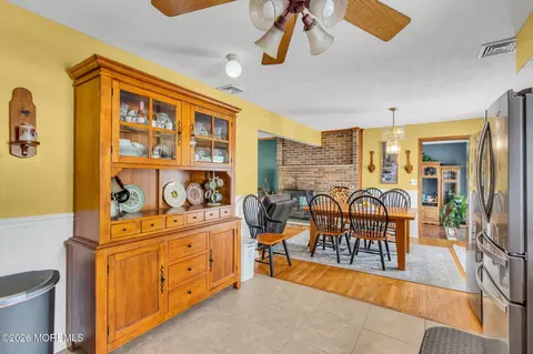 Dining - 7 Glenwood Dr, Bayville, NJ 08721 photo 3 of 5
