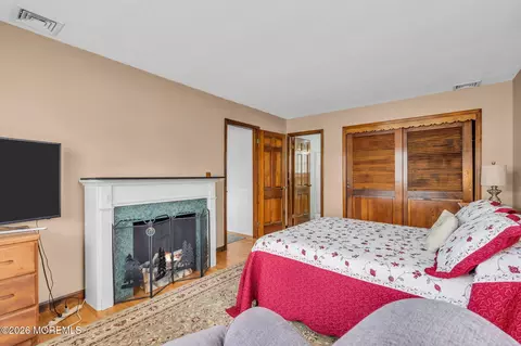 Bedroom - 7 Glenwood Dr, Bayville, NJ 08721 photo 4 of 6
