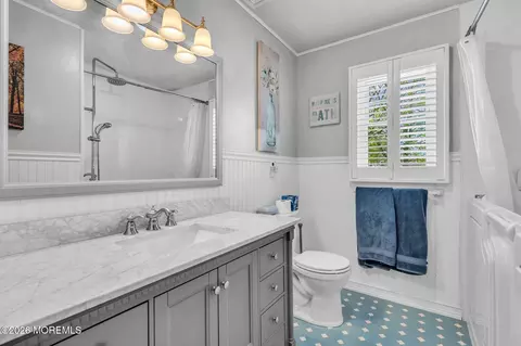 Bath - 7 Glenwood Dr, Bayville, NJ 08721 photo 5 of 8