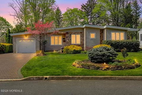 30 Parkview Ter, Lincroft, NJ 07738