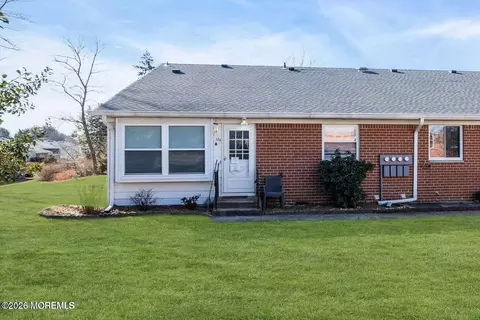 12 D Lafayette Dr, Manchester, NJ 08759