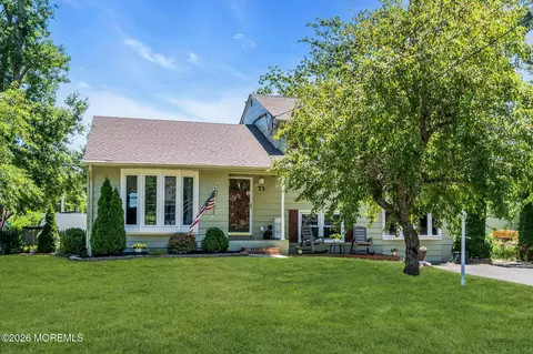 73 Dahlia Ln, Toms River, NJ 08753