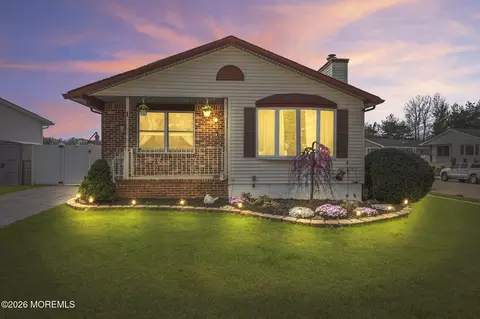 1 Parkview Way, Englishtown, NJ 07726