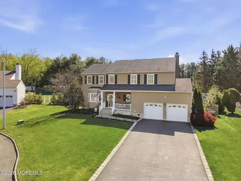 20 Johnny Dr, Farmingdale, NJ 07727