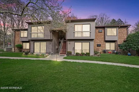 18 Lexington Ct, Red Bank, NJ 07701