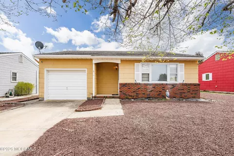 233 Westbrook Dr, Toms River, NJ 08757