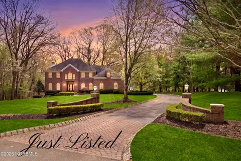 5 Maple Knoll Ln, Manalapan, NJ 07726