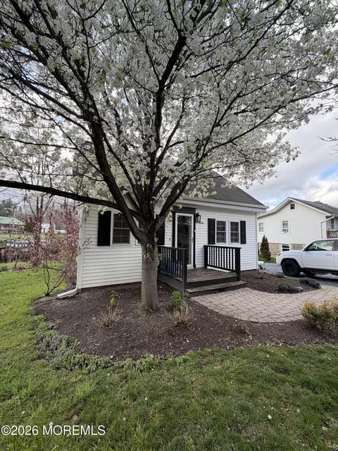 1 Riverside Rd, Hewitt, NJ 07421