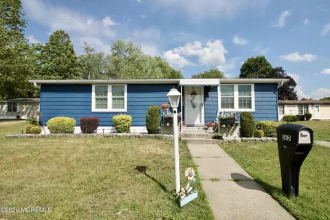 562 Sara Dr, Freehold, NJ 07728