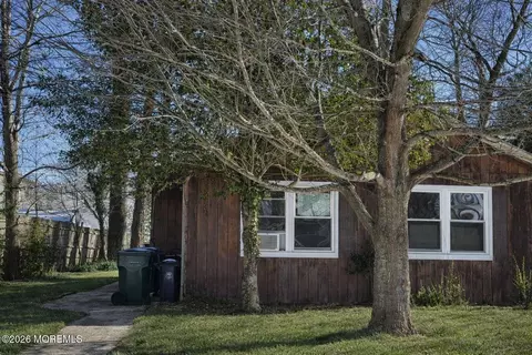 330 Falcon Dr, Little Egg Harbor, NJ 08087