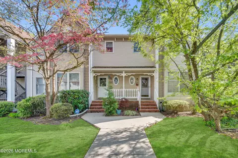 125 Northampton Dr, Holmdel, NJ 07733