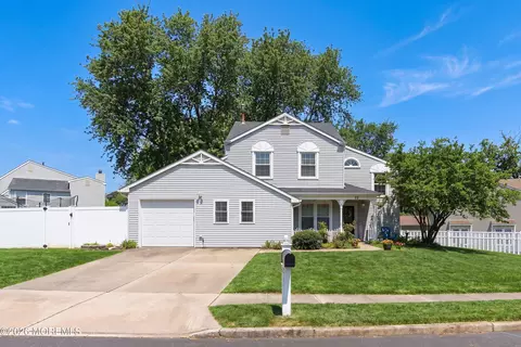 22 Bunker Hill Dr, Howell, NJ 07731