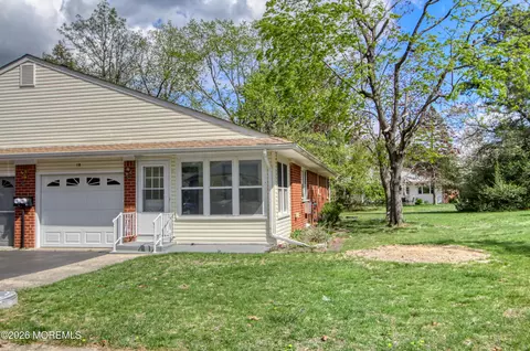 1 Wintergreen Ln #B, Whiting, NJ 08759